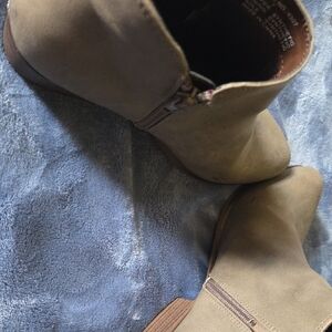 Cute Women's Tan Ankle Booties